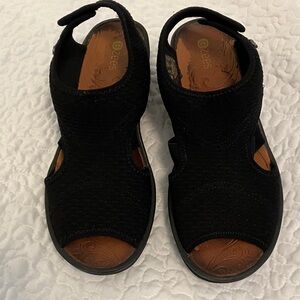 Gorgeous black stretch Velcro backed shoes by Bzees, size 9.5M!